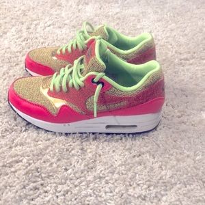 Women’s size 7 Nike air max